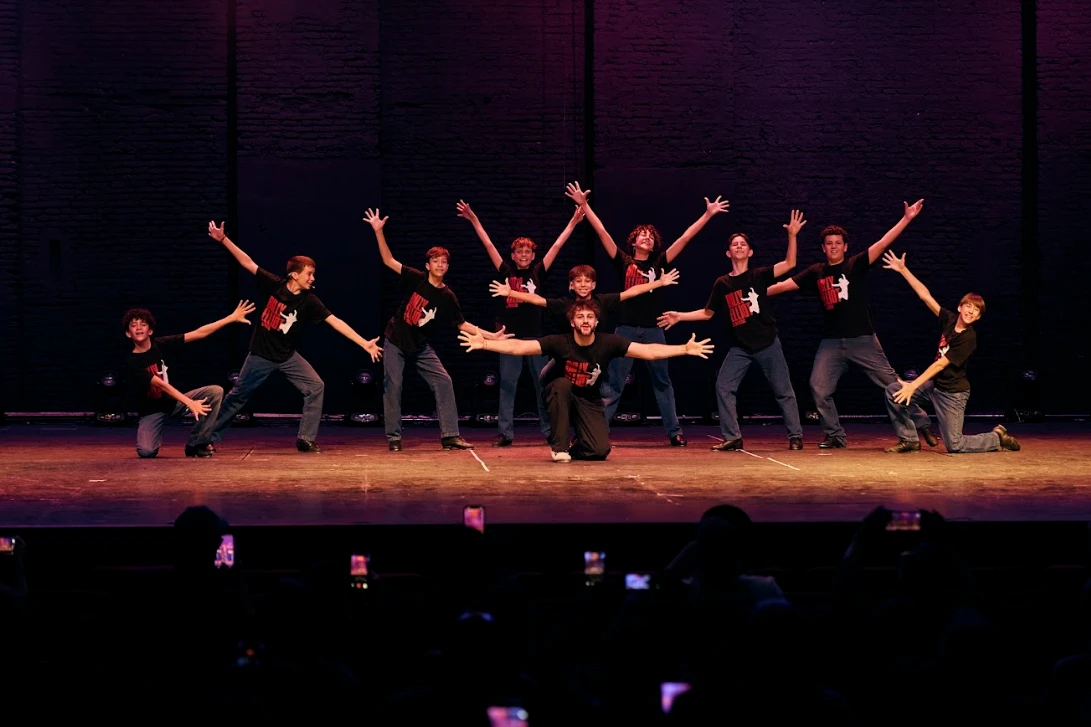 Hanna, junto a parte del elenco argentino de Billy Elliot. 