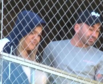 Morena Rial rompió el silencio tras recibir la domiciliaria: salió a saludar desde el balcón y reveló quiénes podrán visitarla