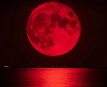 Luna roja-eclipse total en Virgo-revistagente