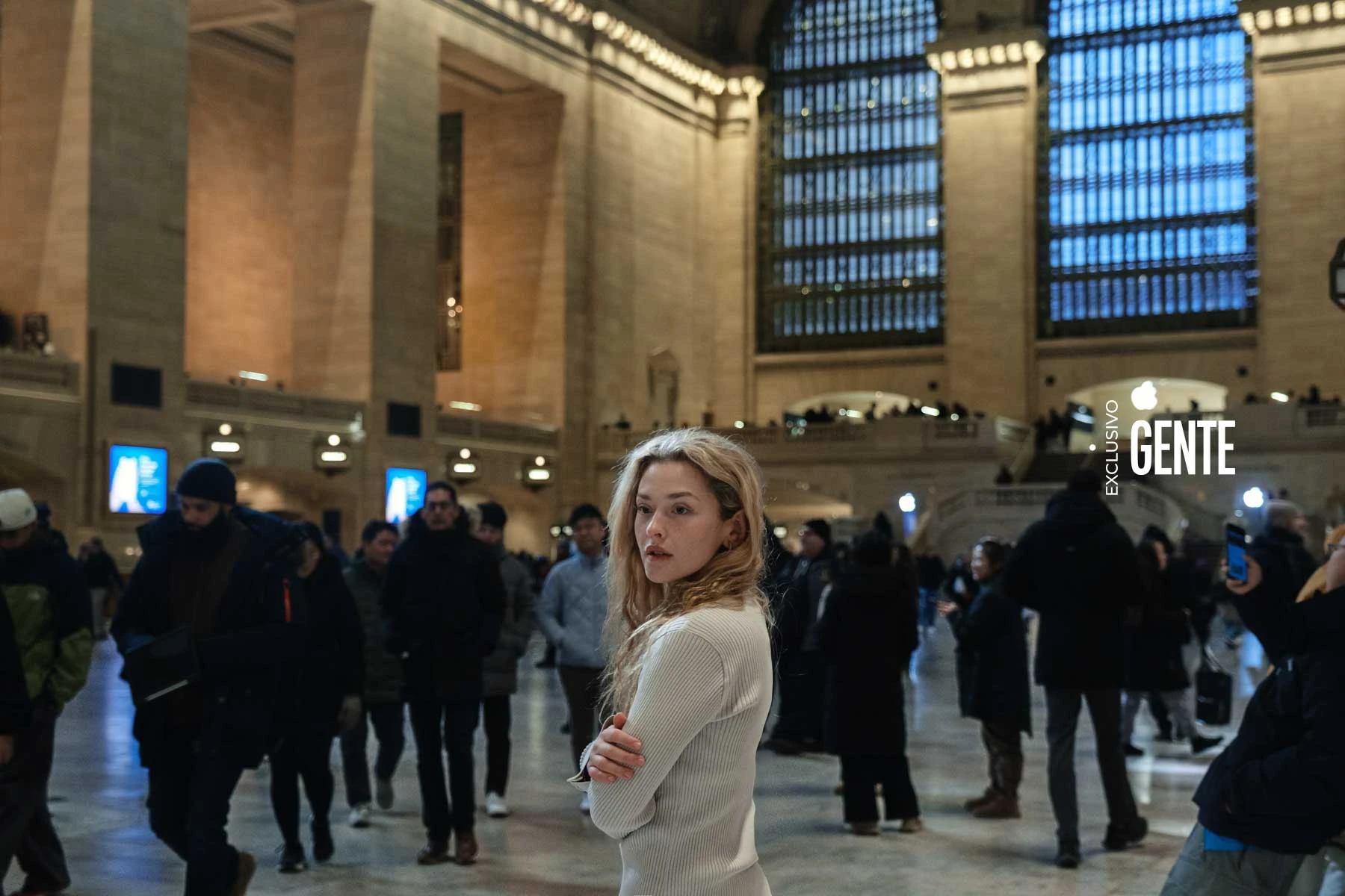 Entre luces y sombras de Manhattan, una nueva versión de sí misma empieza a tomar forma.