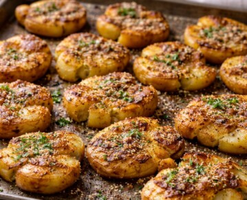 Papas aplastadas crocantes: cómo hacerlas doradas y perfectas al horno