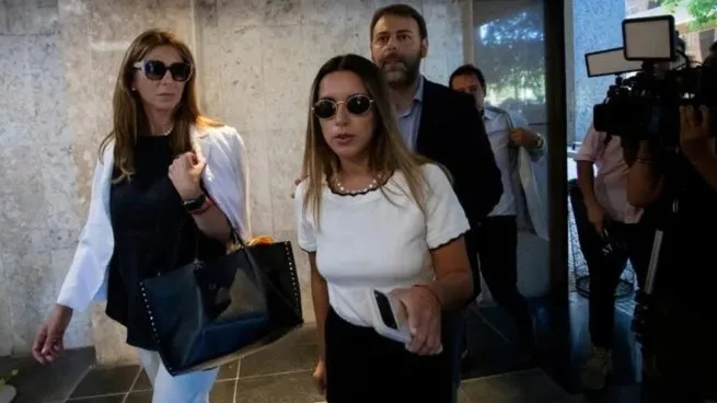 El video que muestra cómo la Justicia de Brasil le quitó la tobillera a la abogada argentina y podrá volver al país