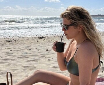 "Deslomándome en Uruguay": Dominique Metzger compartió nuevas fotos de sus vacaciones y revolucionó las redes