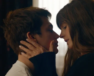 Dura menos de 2 horas, la protagoniza Anne Hathaway y rompe récords en Prime Video: la historia de amor prohibido que es tendencia mundial
