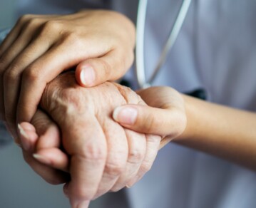 El otro caso que conmueve a Europa: Libera, la italiana que eligió morir con una máquina controlada por la mirada