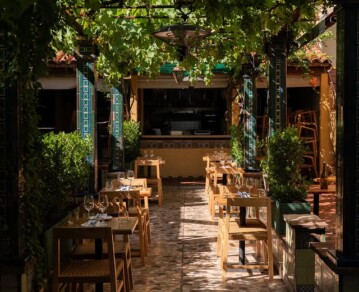 La sorprendente historia de la “neopulpería” con patio soñado y cava donde un ex chef de Don Julio cura deliciosos embutidos artesanales