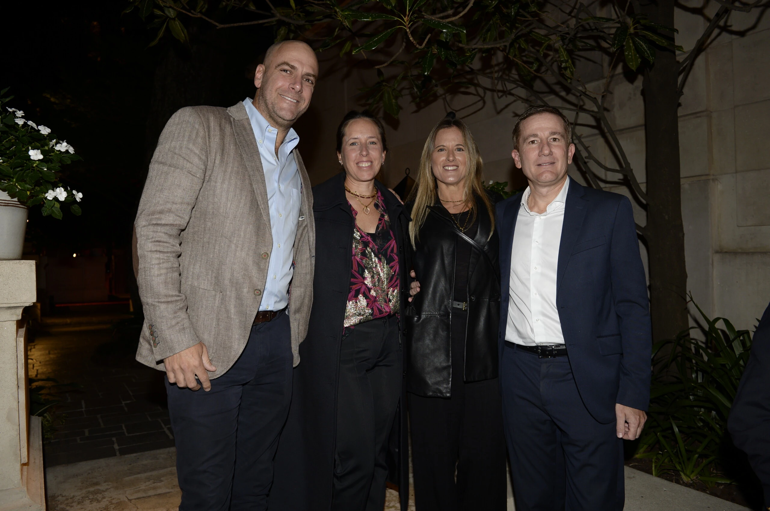 Ignacio Aldazabal, CEO de HA Emprendimientos, acompañado por invitados en la velada de The HA Collections 2026.