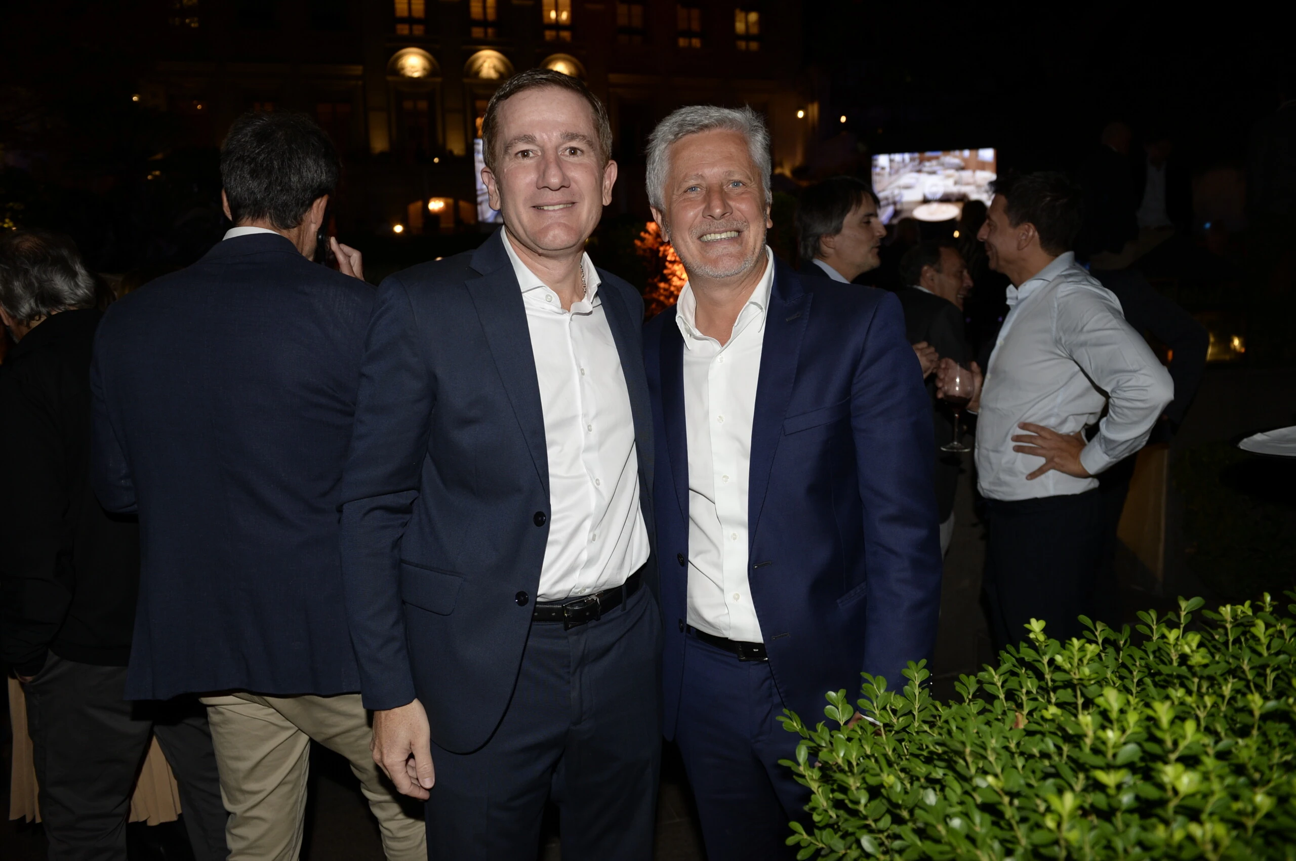 Ignacio Aldazabal, CEO de HA Emprendimientos, acompañado por invitados en la velada de The HA Collections 2026.