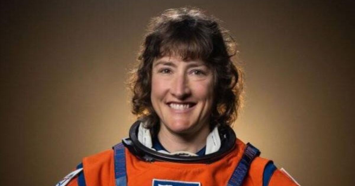 Quién es Christina Koch, la primera mujer que dará la vuelta a la Luna con Artemis II