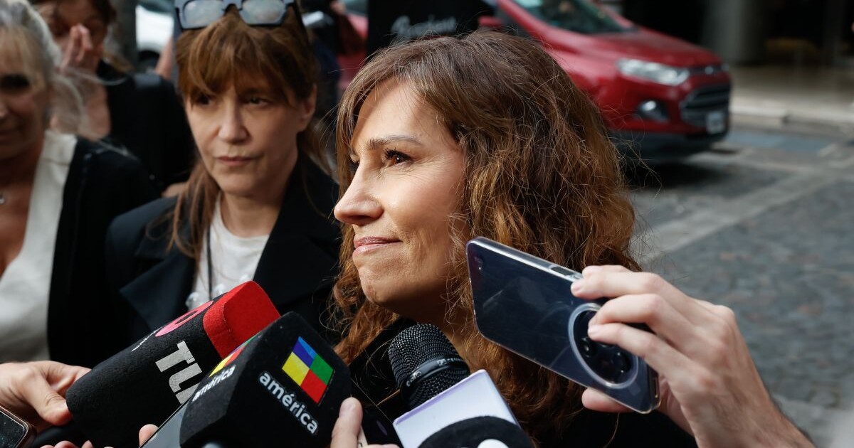 El desconsuelo de Micaela, la hija menor de Luis Brandoni, en su velatorio: 