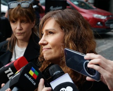 El desconsuelo de Micaela, la hija menor de Luis Brandoni, en su velatorio: "A él le hubiese gustado esto"