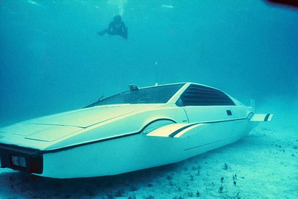 Lotus Esprit S1 Wet Nellie James Bond