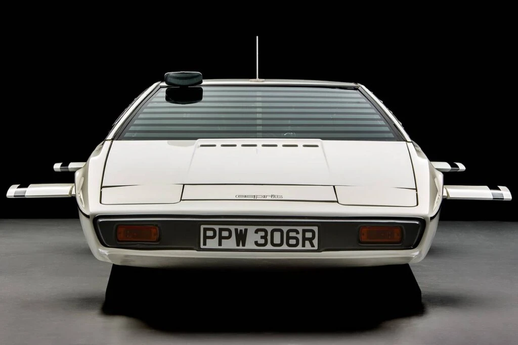 Lotus Esprit S1 Wet Nellie James Bond