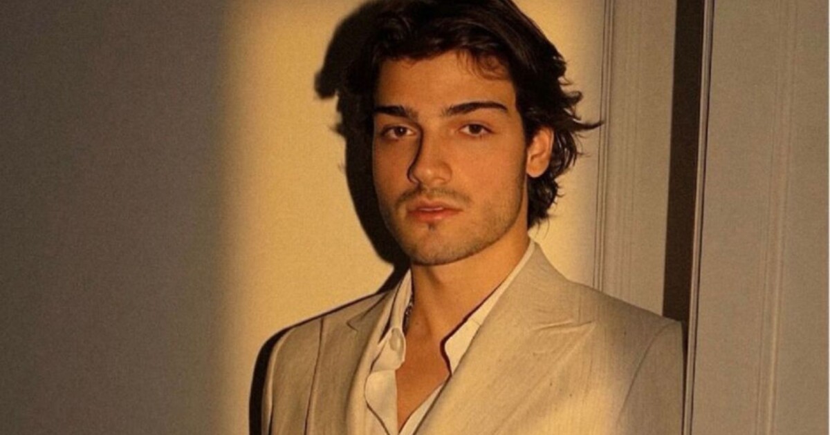 Luca Bertoldi Menem: el impactante look sastrero del hijo mayor de Zulemita en su debut como modelo