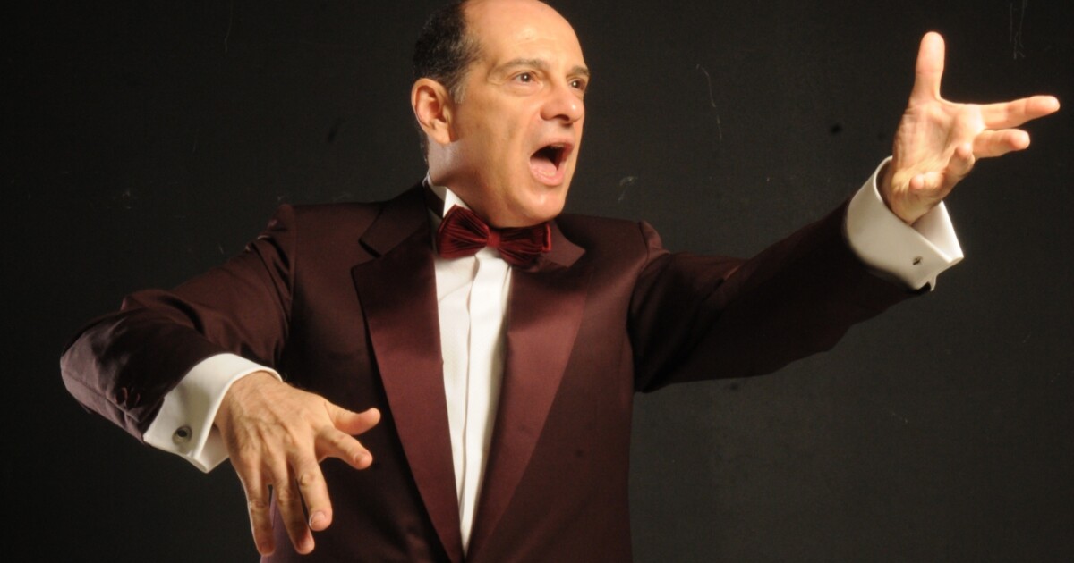 Quién es Marcelo Arce, el “investigador y divulgador” que agota teatros “explicándole la música a los que no sabemos nada de ella ¡pero la amamos!”