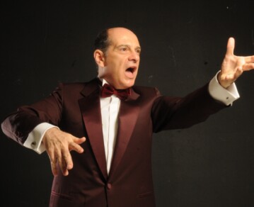 Quién es Marcelo Arce, el “investigador y divulgador” que agota teatros “explicándole la música a los que no sabemos nada de ella ¡pero la amamos!”