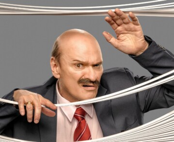 Carlos Belloso habla como nunca de su novia, 24 años menor, en pleno éxito teatral: “Nos enamoró mucho el laburo”