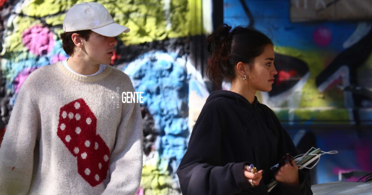 Las fotos de la romántica salida de Franco Colapinto y Maia Reficco por Palermo