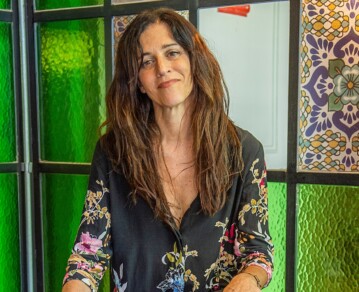 La maravillosa historia de la bajista argentina de Joaquín Sabina: “Ha sido el mejor jefe que tuve en mi vida”