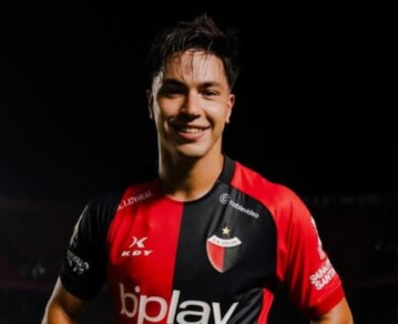 Quién es Nacho Lago, el delantero de Colón de Santa Fe que presentó a su novio y marcó un hito en el fútbol argentino
