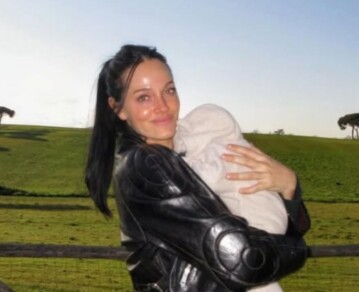 Oriana Sabatini anunció quién será la madrina de Gia con un gesto íntimo y lleno de emoción