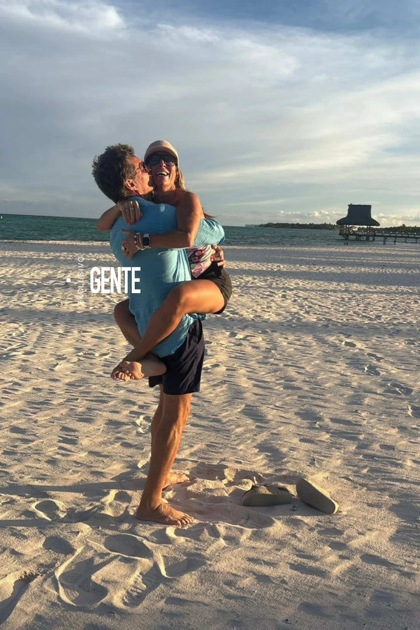 La periodista y el empresario, enamorados en el Caribe. 