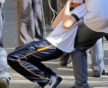 Violencia escolar en Río Negro: un adolescente de 15 años apuñaló a un compañero a la salida del colegio y crece la alarma por conflictos entre estudiantes