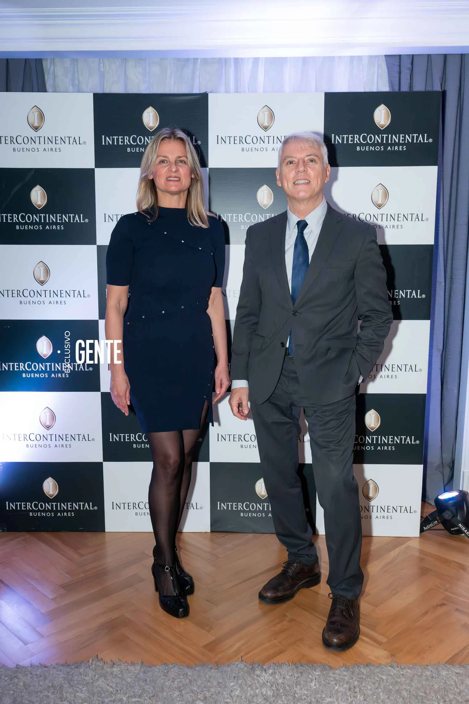 Embajador Eduardo Porretti, Presidente de la comisión de Cascos Blancos - Cancillería, y esposa.