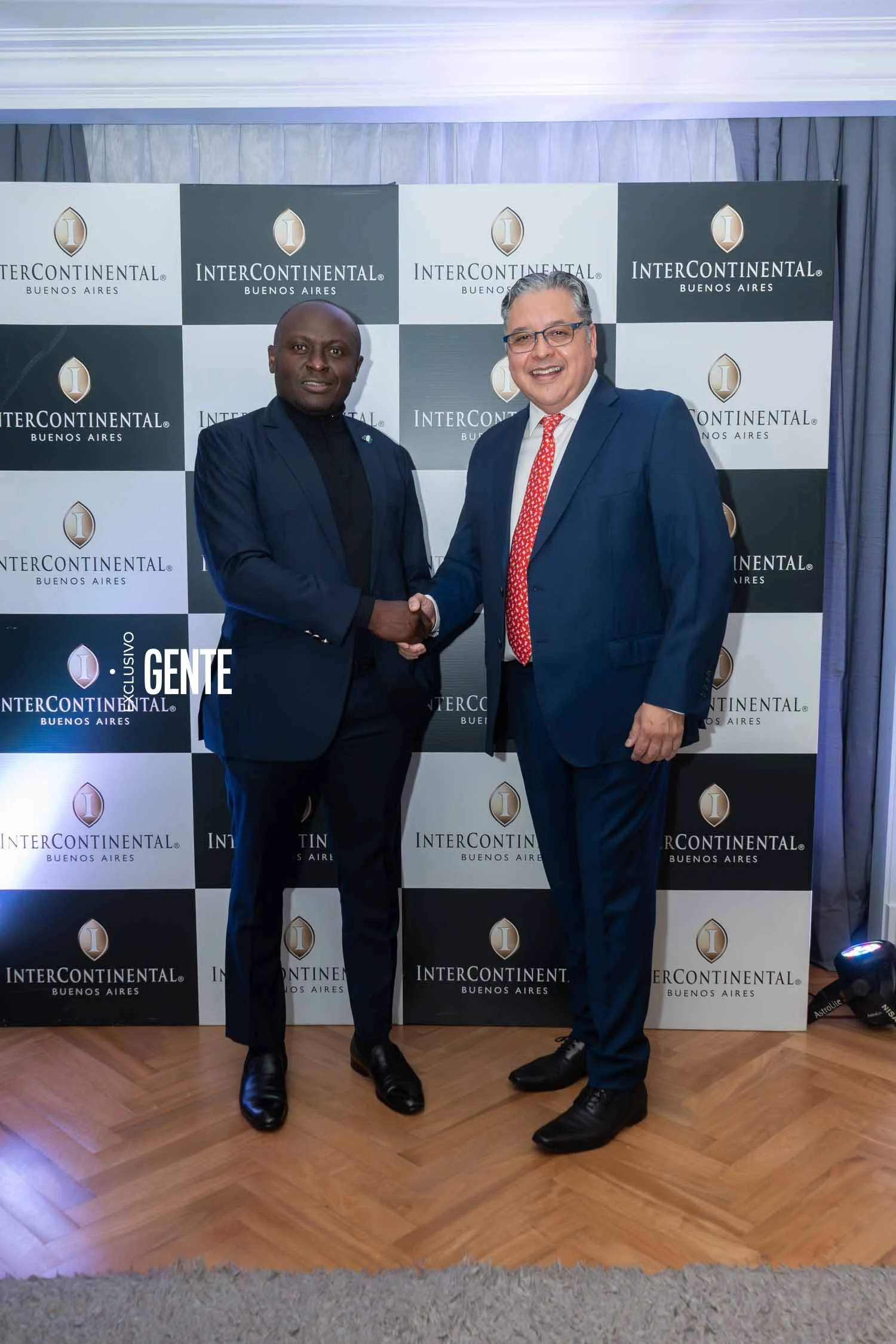 Justus Okonkwo, Primer Secretario Embajada de Nigeria y Ariel Blufstein.