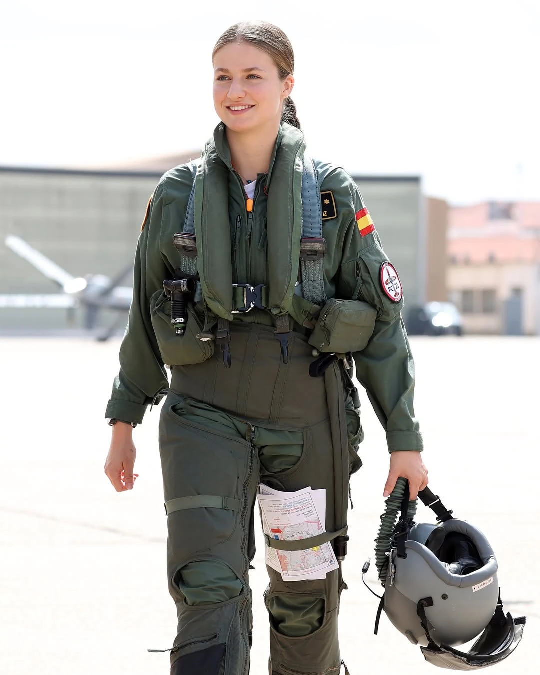 La Princesa de Asturias voló, el pasado 22 de abril, en un avión reactor F-5 en la Base Aérea de Talavera la Real (Badajoz), junto a un instructor del Ala 23, para conocer de primera mano la formación y preparación de los alumnos de quinto curso. 