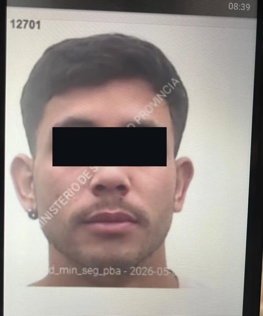 El hombre es intensamente buscado por la policía.