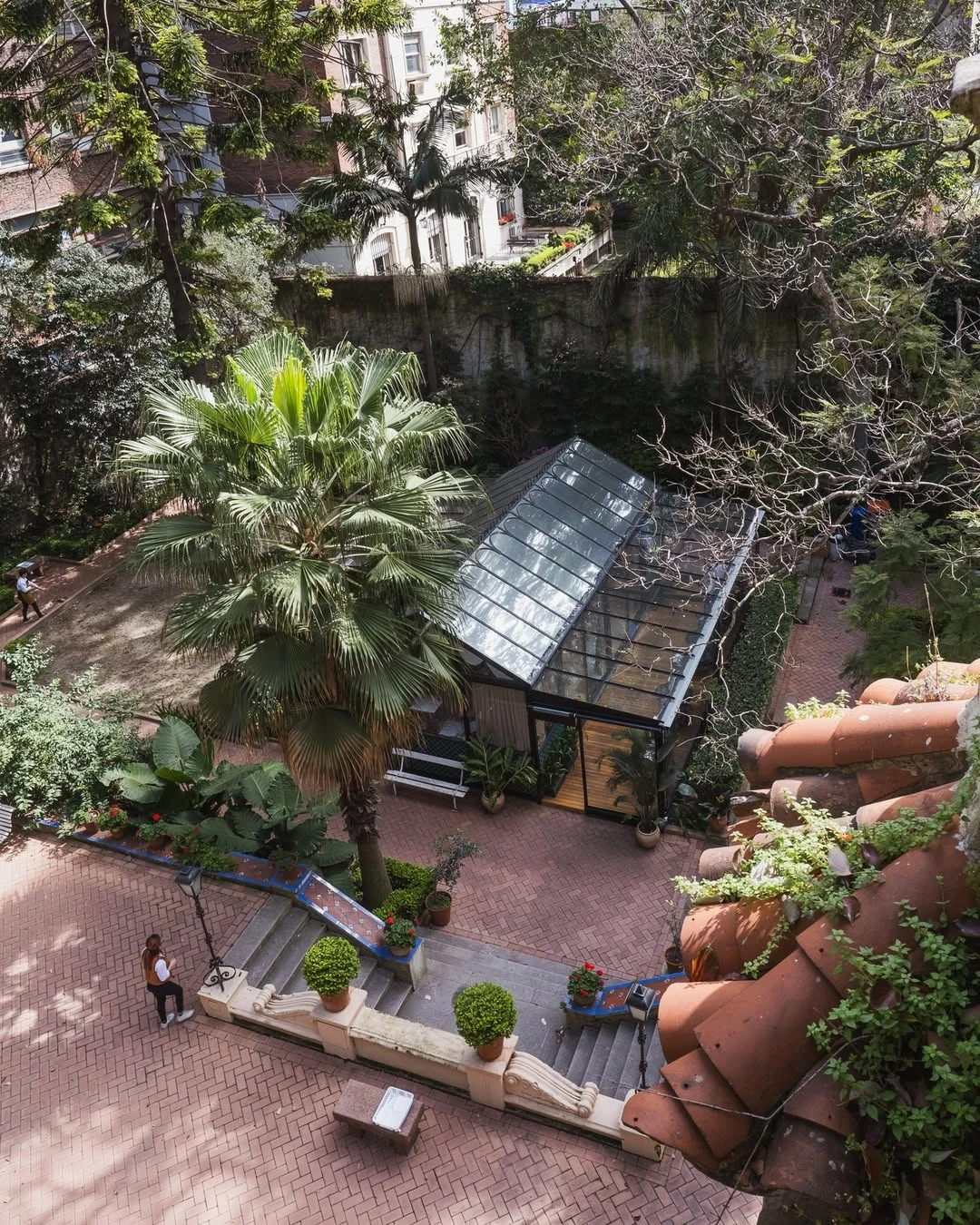 En Retiro, dentro de las instalaciones del Museo Fernández Blanco se esconde Los Jardines de Las Barquín