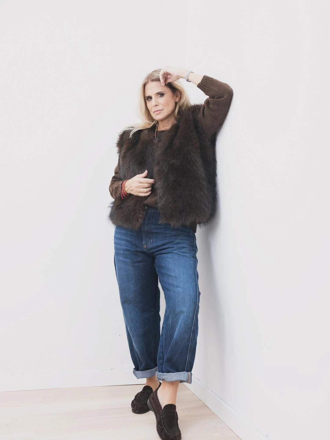 Flavia nos presenta un conjunto ideal para la transición de temporada, donde el confort se encuentra con el lujo.