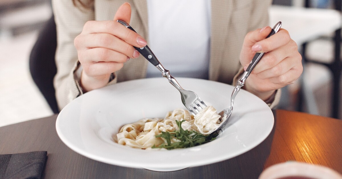 Qué pasa si empezás a comer más lento: el hábito simple que puede cambiar tus comidas