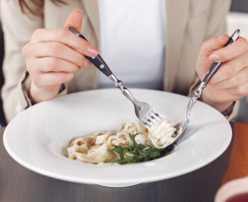 Qué pasa si empezás a comer más lento: el hábito simple que puede cambiar tus comidas