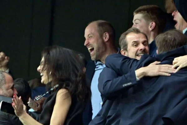 El video del príncipe William descontrolado y cantando a los gritos tras la consagración del Aston Villa