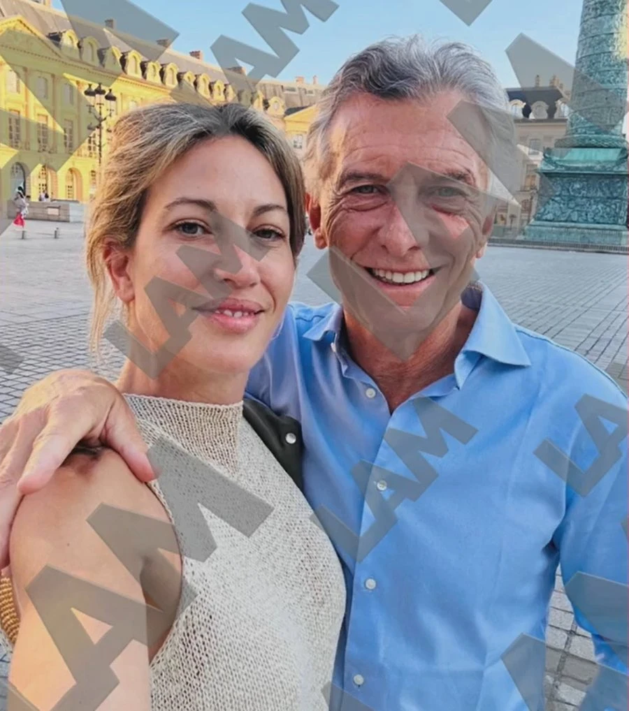 La primera foto de la pareja junta, en un viaje a París.