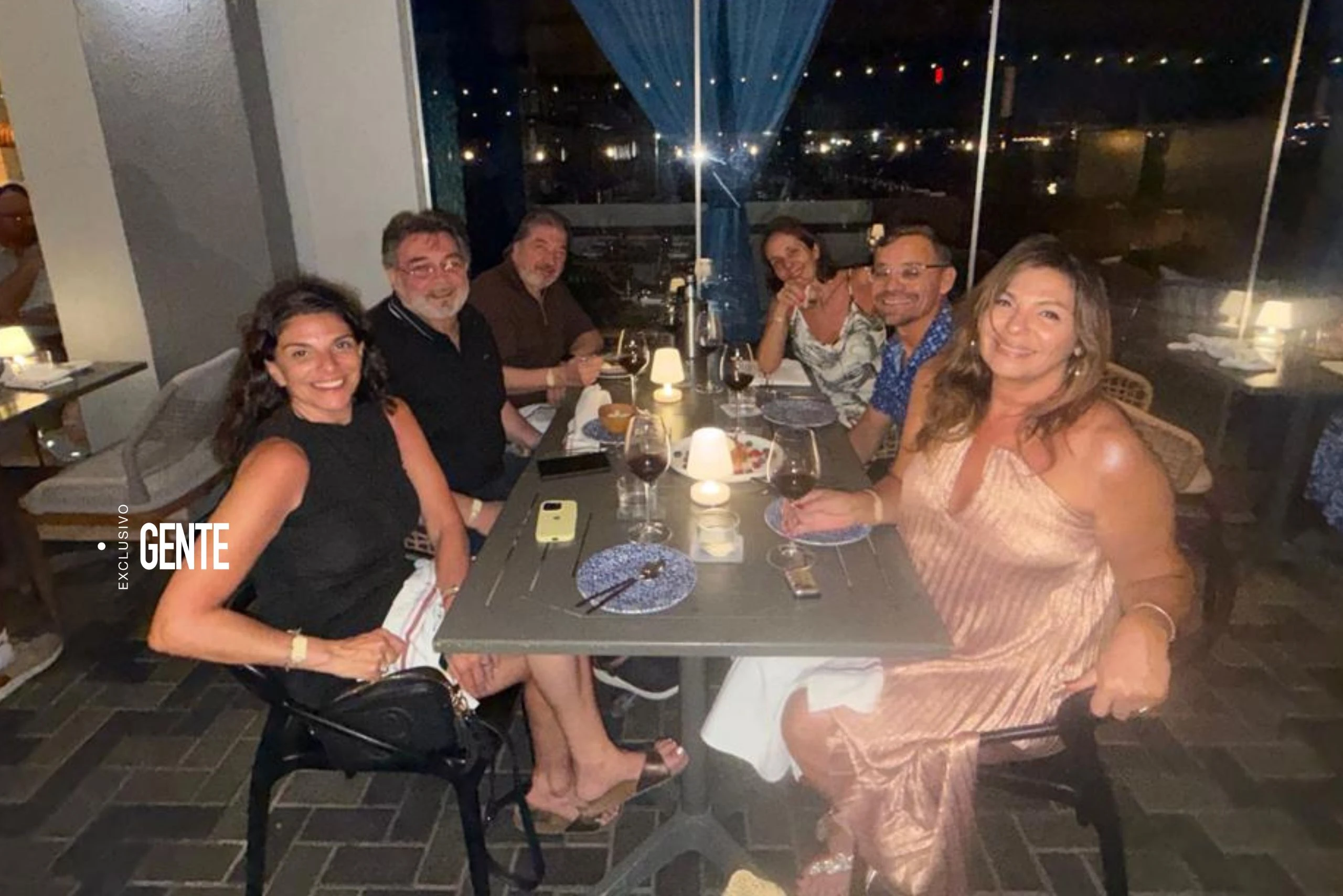 Mariel di Lenarda, junto a otros colegas en Aruba. 