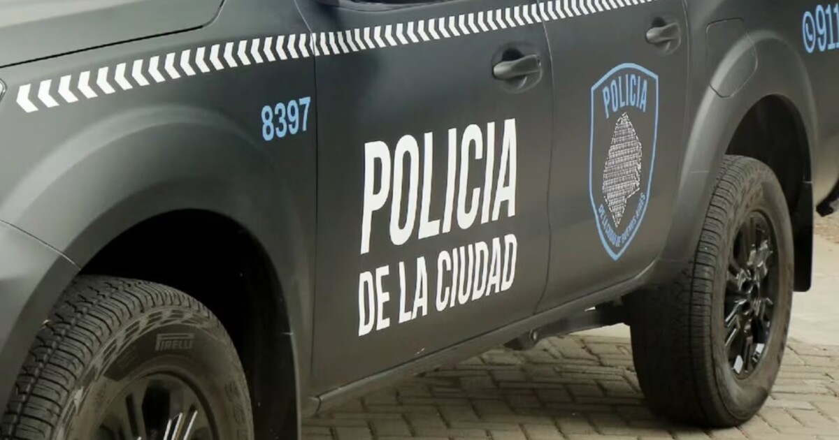 La foto del horror: detuvieron en Almagro a un hombre por intentar matar a su ex pareja con un cuchillo