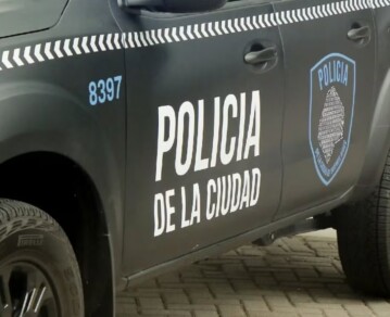 La foto del horror: detuvieron en Almagro a un hombre por intentar matar a su ex pareja con un cuchillo