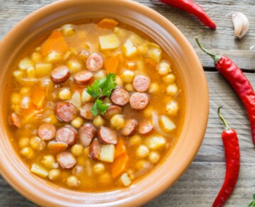 La receta de locro del 25 de Mayo que no falla: el truco para que salga espeso, rendidor y con todo el sabor