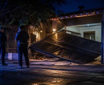 Tragedia en Córdoba: una nena murió aplastada por un portón cuando su mamá sacaba el auto del garage