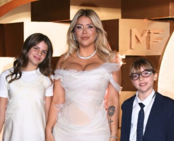 Wanda Nara llegó a los Martín Fierro 2026 de la mano de sus hijas e impactó con su look de ensueño y “una colección llena de brillantes”