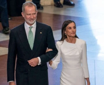 5 curiosidades del histórico y reciclado look de la reina Letizia Ortiz ante el Papa León XIV en la Sagrada Familia