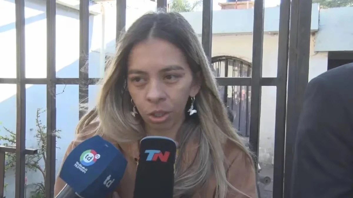 , la madre de Agostins Vega.