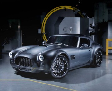 El auto inglés que volvió como coupé y parece hecho para enamorar antes de acelerar