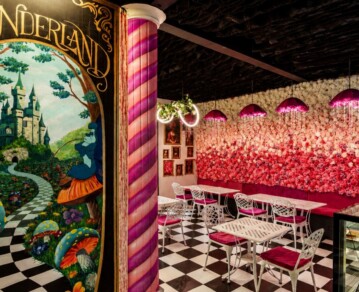Furor por Alicia en el País de las Maravillas: cómo es "Alicia y el Gato", el restaurante temático que le rinde homenaje al universo de fantasía