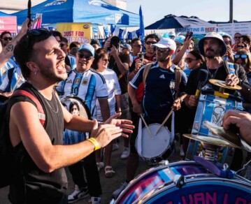 Bombos, asado y camisetas albicelestes: así se vivió en Kansas el primer banderazo argentino del Mundial 2026
