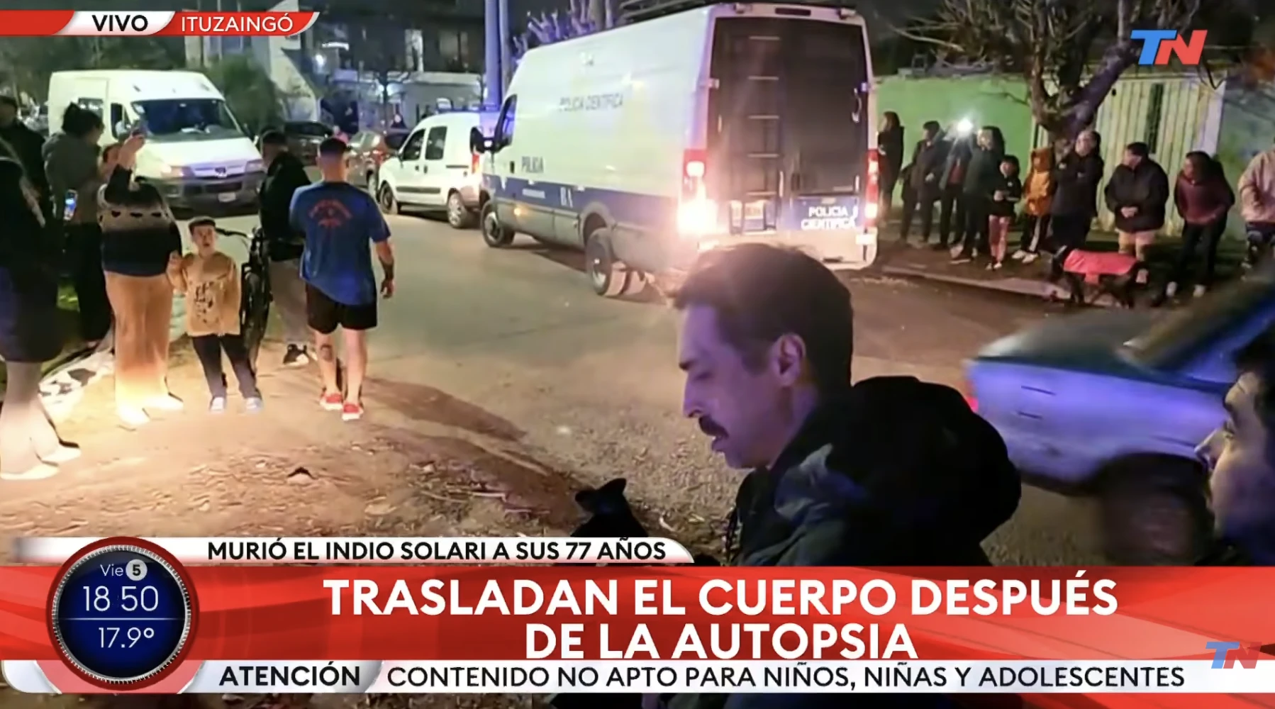 La autopsia comenzó a las 15:45 y el cuerpo regresó a las 18:50 a la casa del cantante en Parque Leloir. 