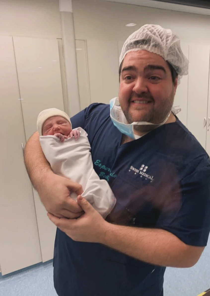 Barassi compartió la foto que se sacó cuando nació su hija.